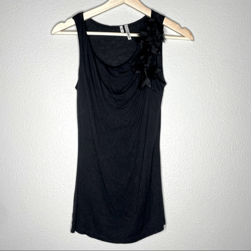 Studio Y XS Tank with flower detailing